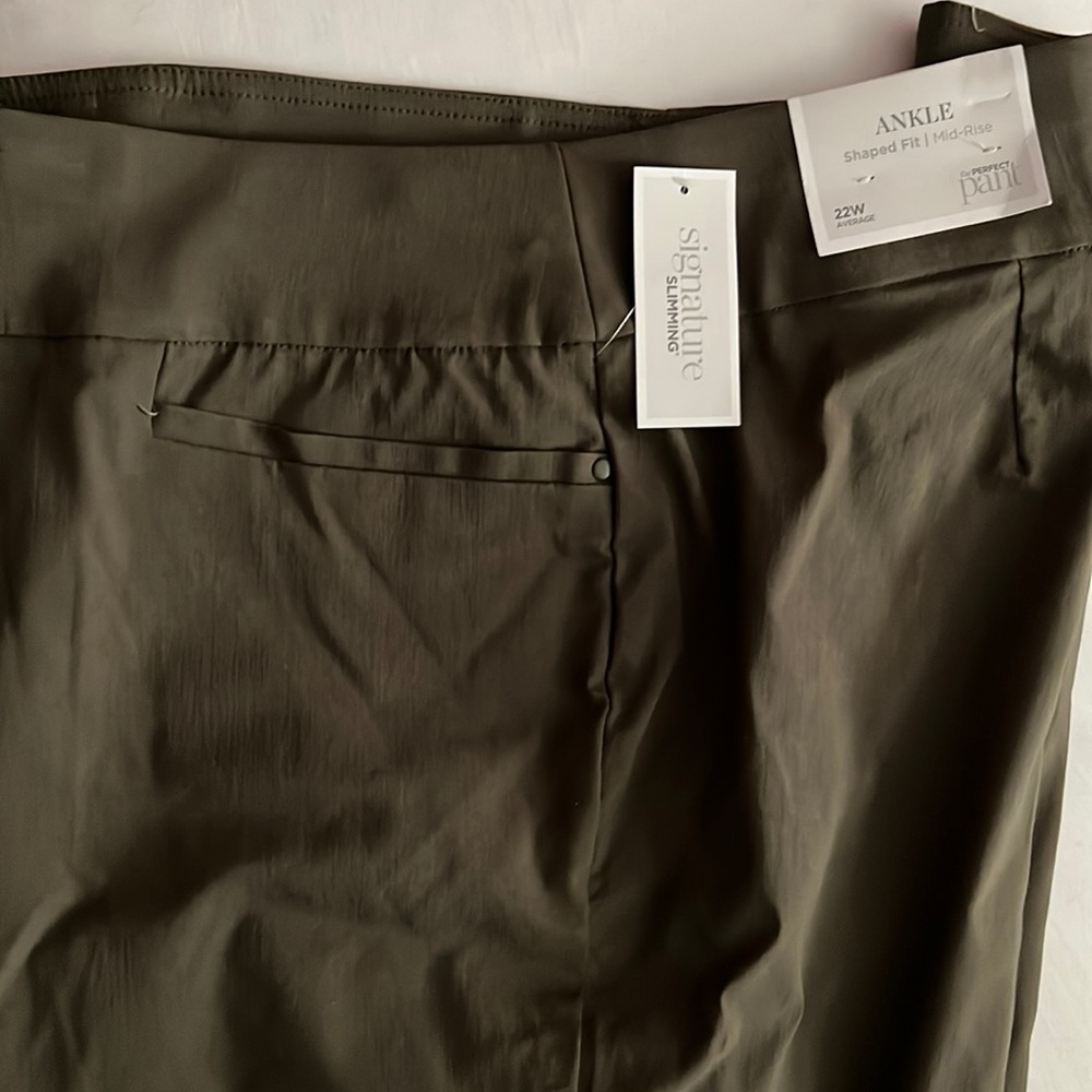 Christopher and Banks Ankle Pull On Pant 22w. -NWT